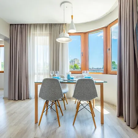 Designer Two-bedroom Apartamento *