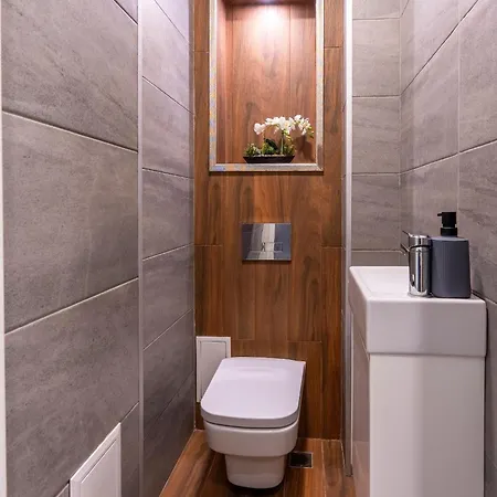 Designer Two-bedroom Apartamento